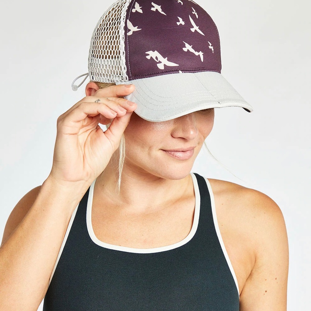 Oiselle Runner Trucker Hat 🧢 Empire Flock 💜